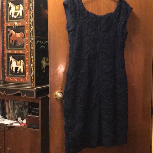 Dress - Picture 4 of 4